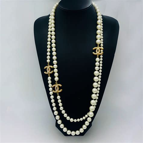 chanel costume necklaces|long Chanel necklace with pearls.